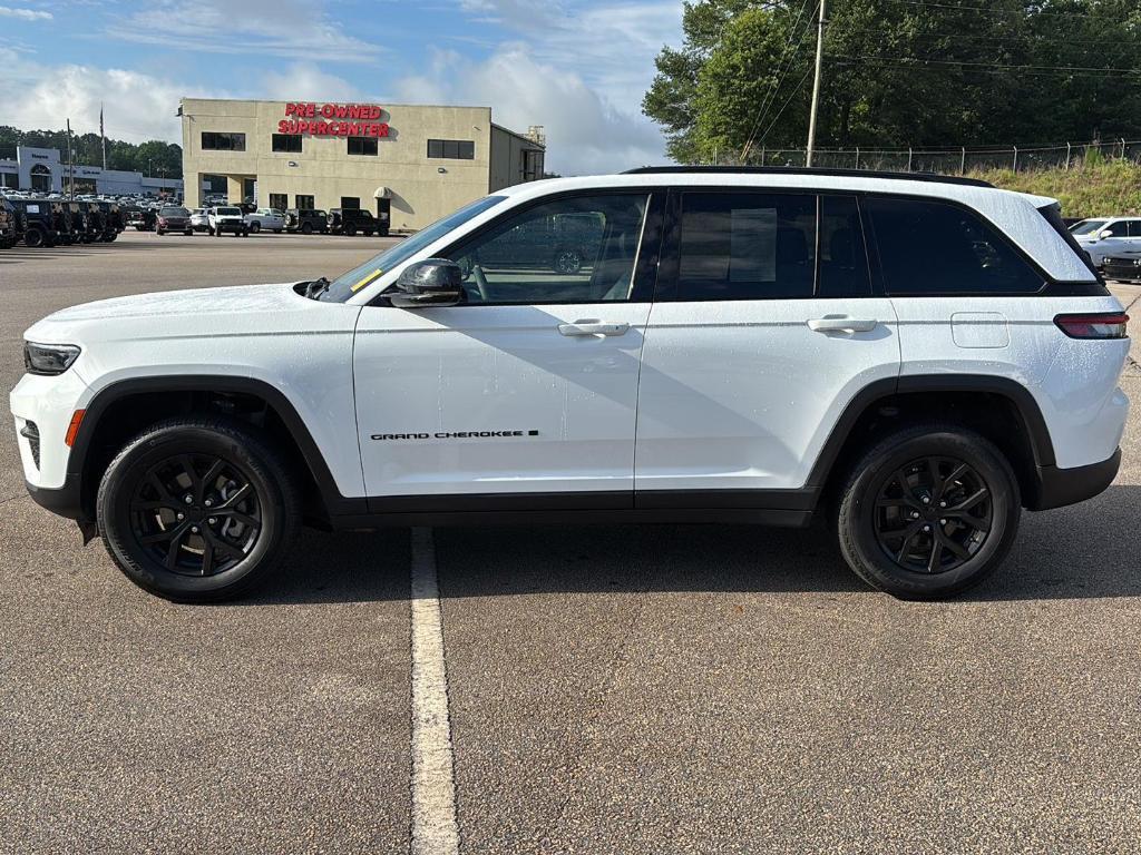 used 2024 Jeep Grand Cherokee car, priced at $35,495