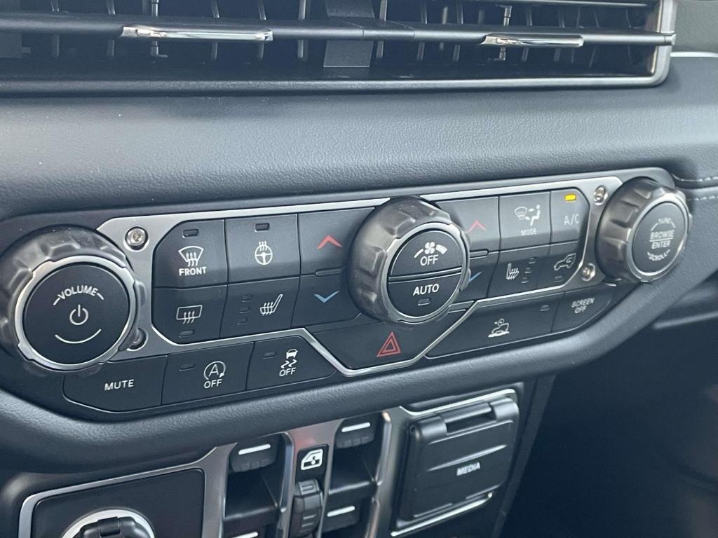 new 2025 Jeep Gladiator car, priced at $54,523