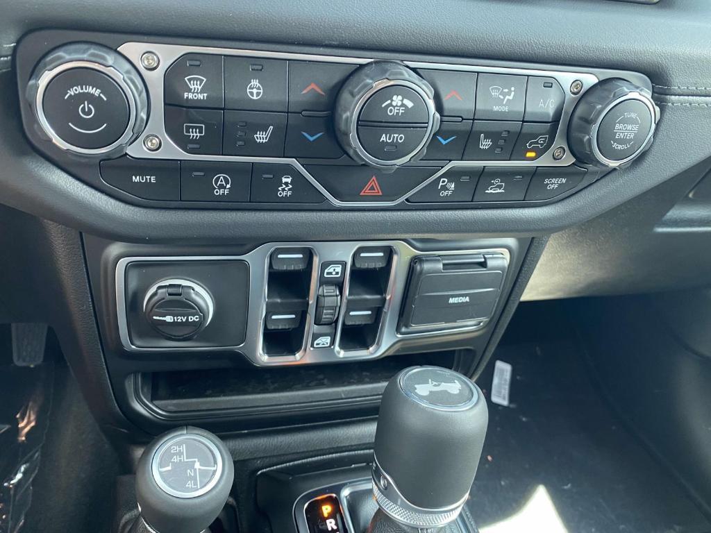 new 2025 Jeep Wrangler car, priced at $53,913