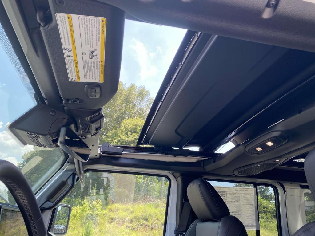 new 2025 Jeep Wrangler car, priced at $53,913