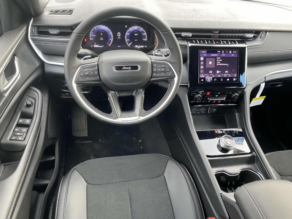 new 2025 Jeep Grand Cherokee car, priced at $40,894