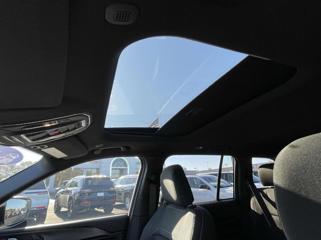 new 2025 Jeep Grand Cherokee car, priced at $38,468