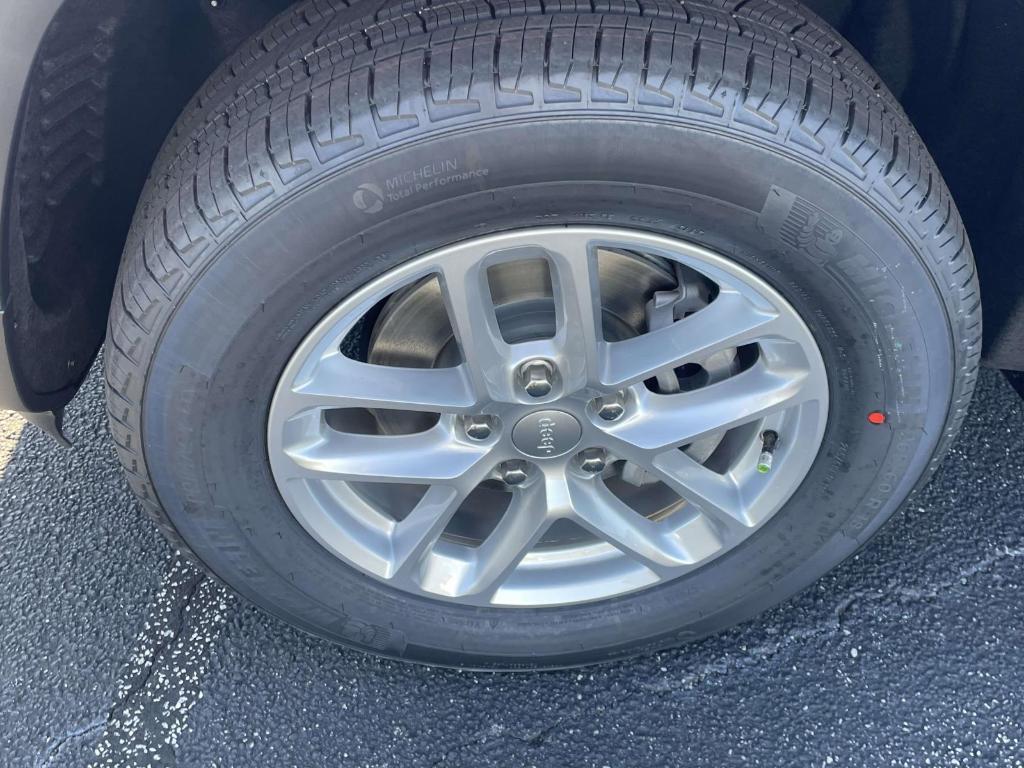 new 2025 Jeep Grand Cherokee car, priced at $38,468