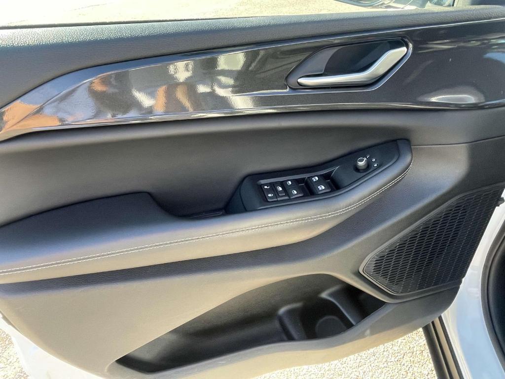 used 2023 Jeep Grand Cherokee car, priced at $29,795