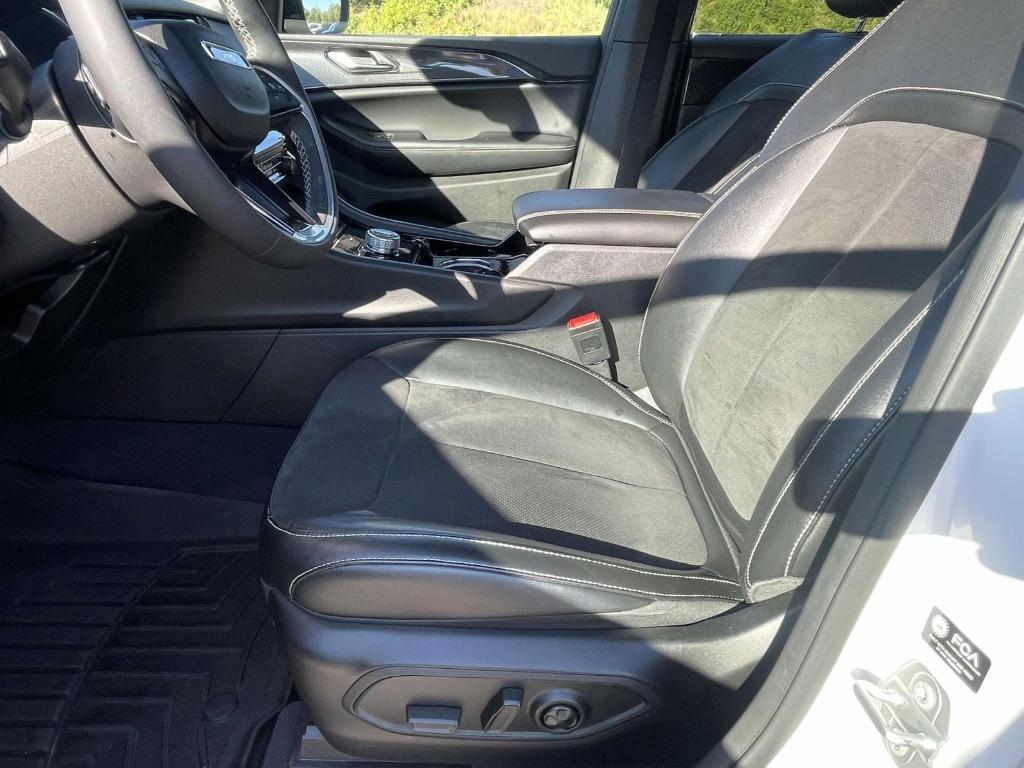 used 2023 Jeep Grand Cherokee car, priced at $29,795