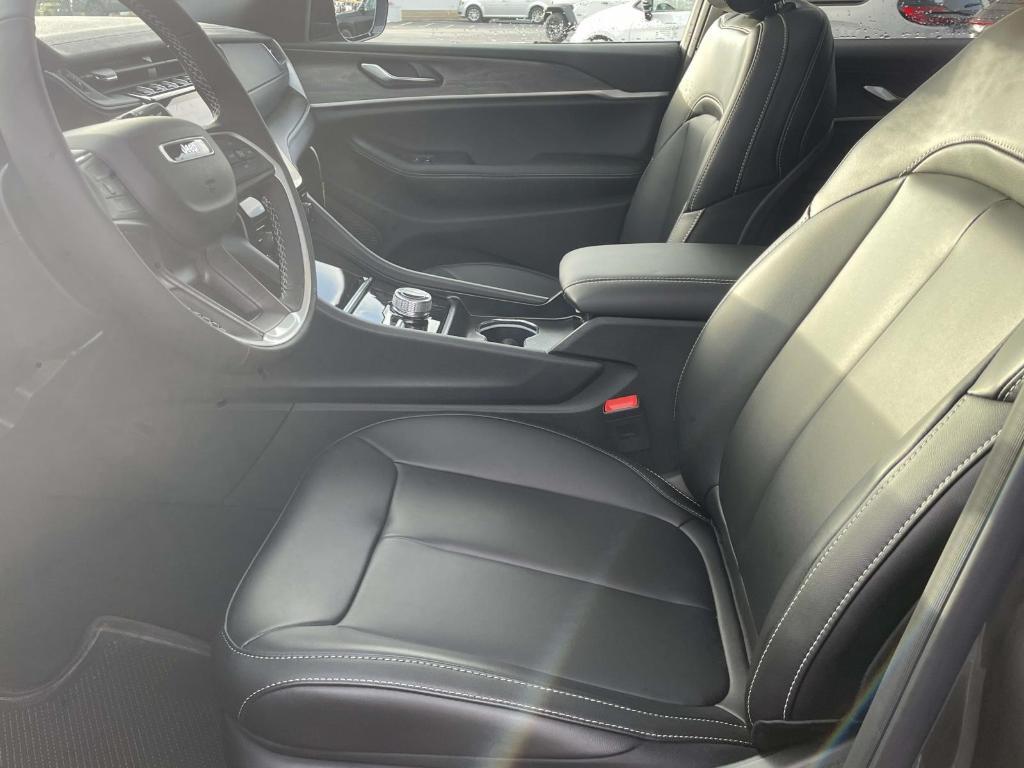 new 2025 Jeep Grand Cherokee car, priced at $49,623