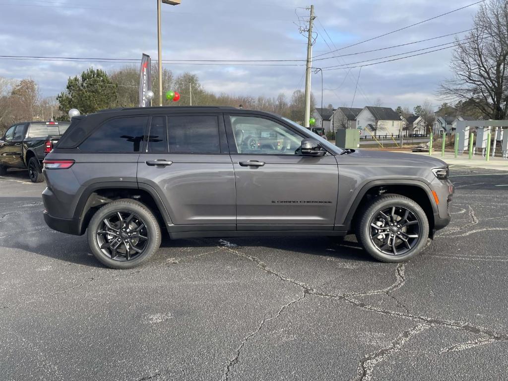 new 2025 Jeep Grand Cherokee car, priced at $49,623