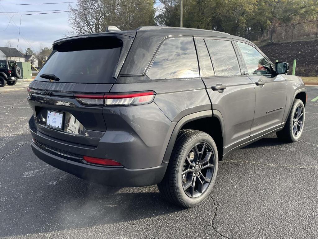 new 2025 Jeep Grand Cherokee car, priced at $49,623