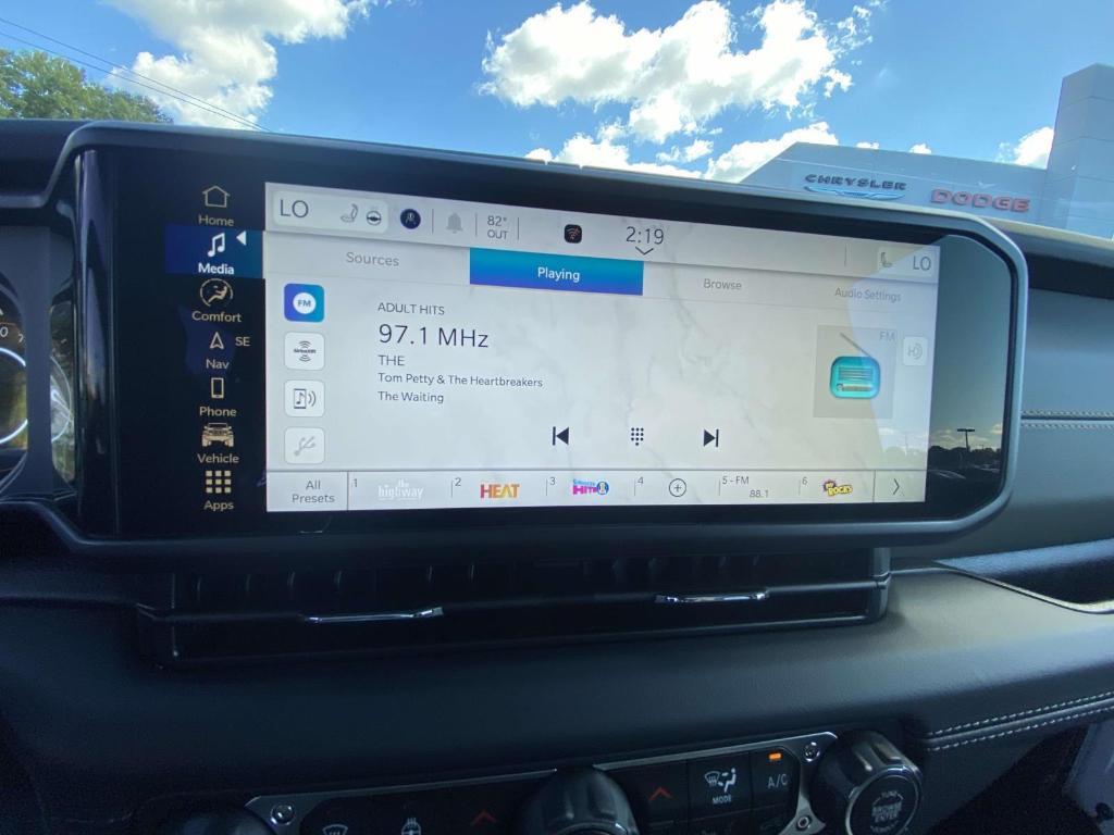 new 2025 Jeep Gladiator car, priced at $58,488