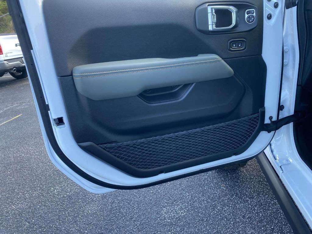 new 2025 Jeep Gladiator car, priced at $58,488