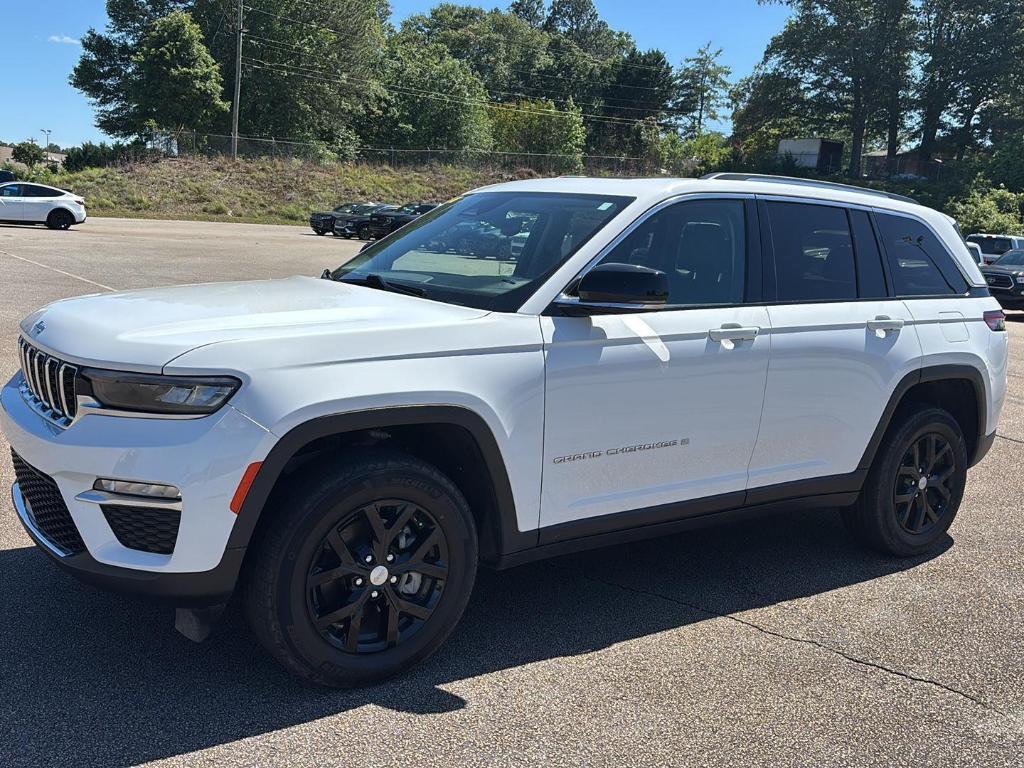 used 2023 Jeep Grand Cherokee car, priced at $30,894