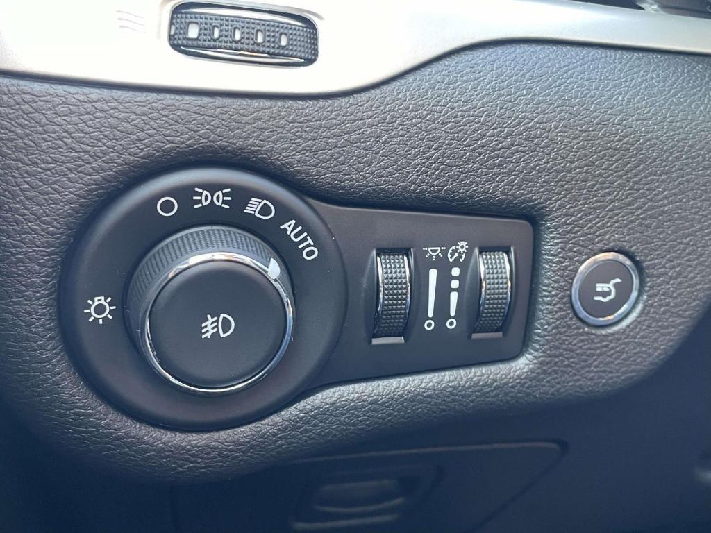 used 2018 Jeep Cherokee car, priced at $12,995
