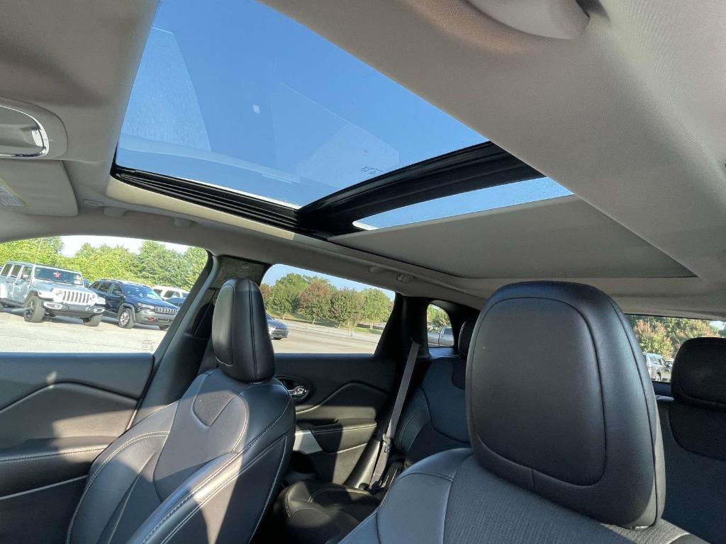 used 2018 Jeep Cherokee car, priced at $12,995