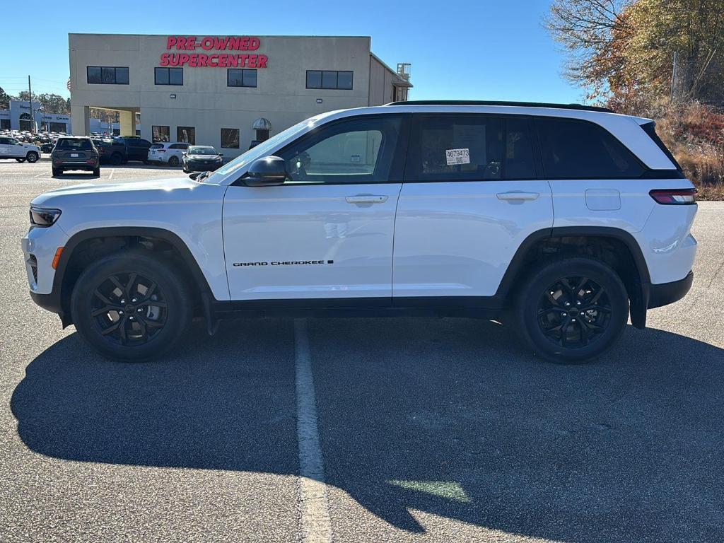 used 2024 Jeep Grand Cherokee car, priced at $29,400