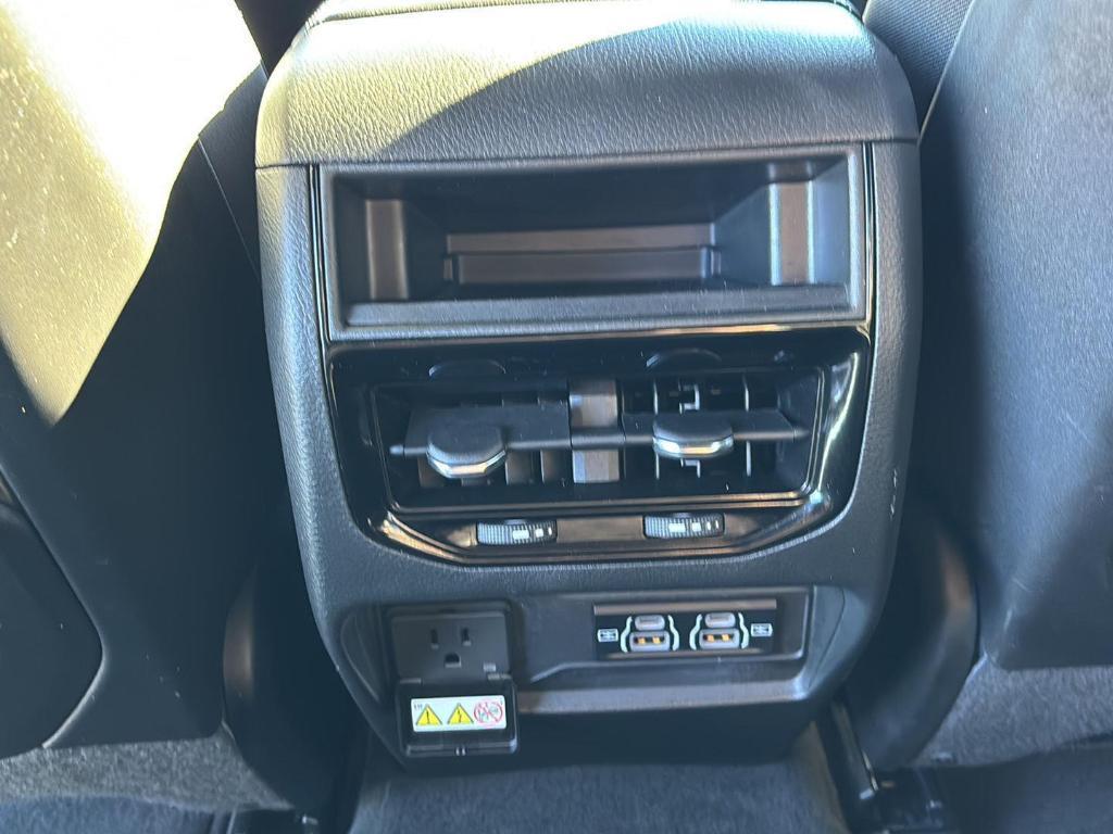 used 2024 Jeep Grand Cherokee car, priced at $29,400