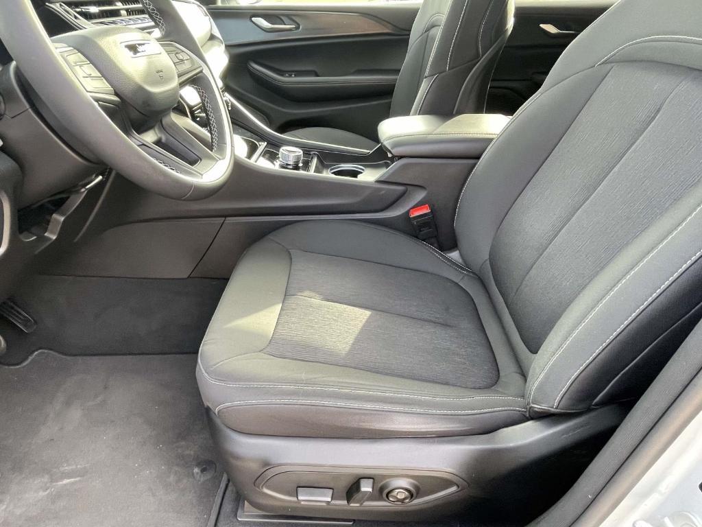 used 2024 Jeep Grand Cherokee car, priced at $28,750