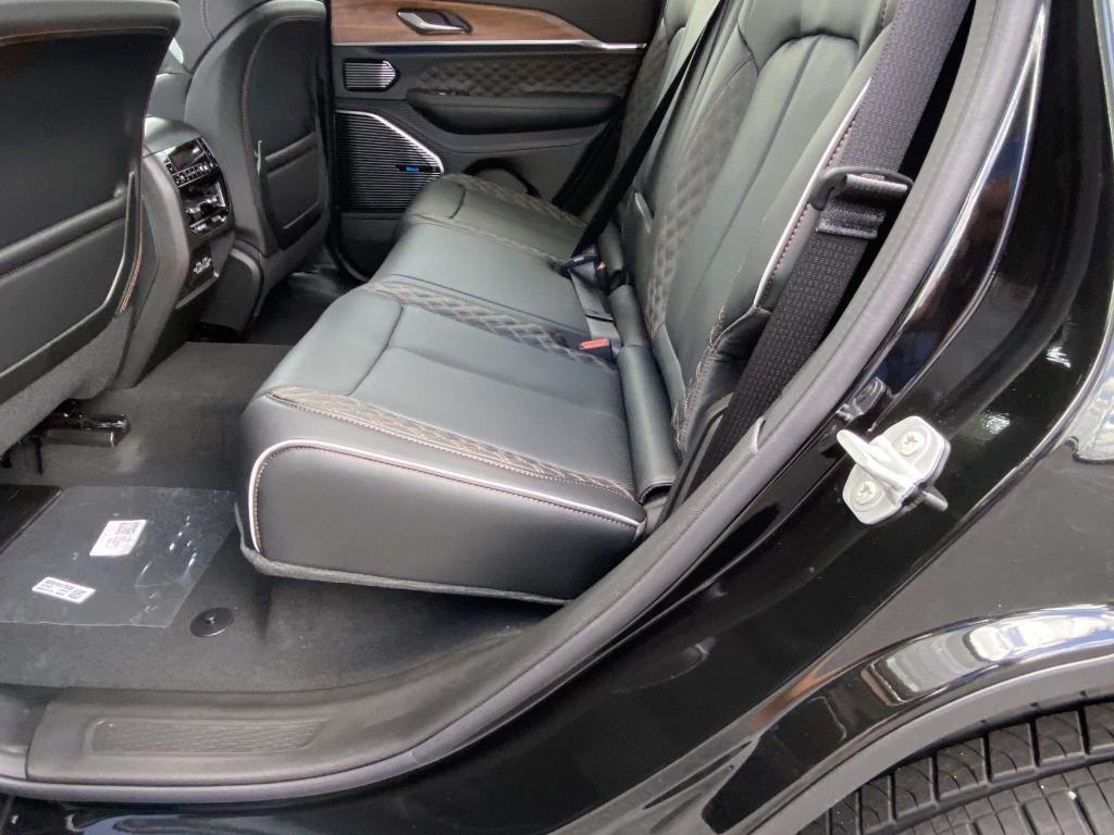 new 2025 Jeep Grand Cherokee car, priced at $62,048