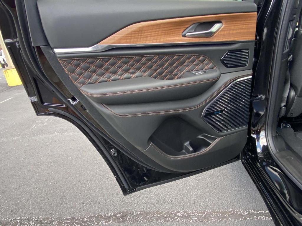 new 2025 Jeep Grand Cherokee car, priced at $62,048