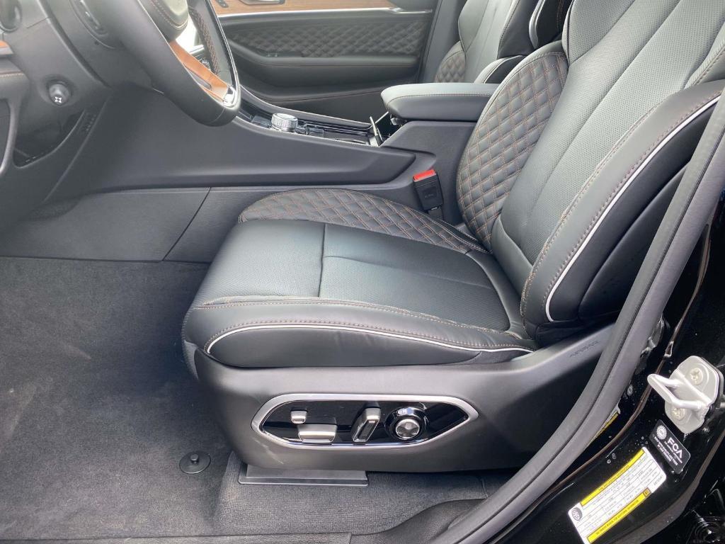new 2025 Jeep Grand Cherokee car, priced at $62,048