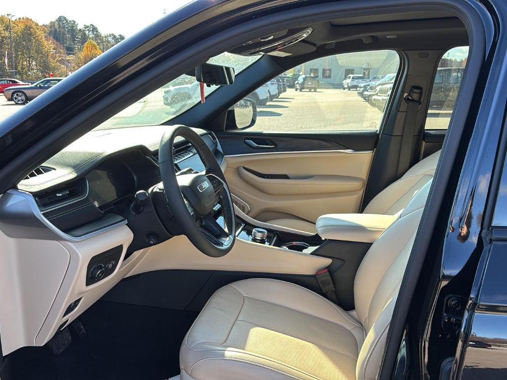 used 2024 Jeep Grand Cherokee car, priced at $34,999