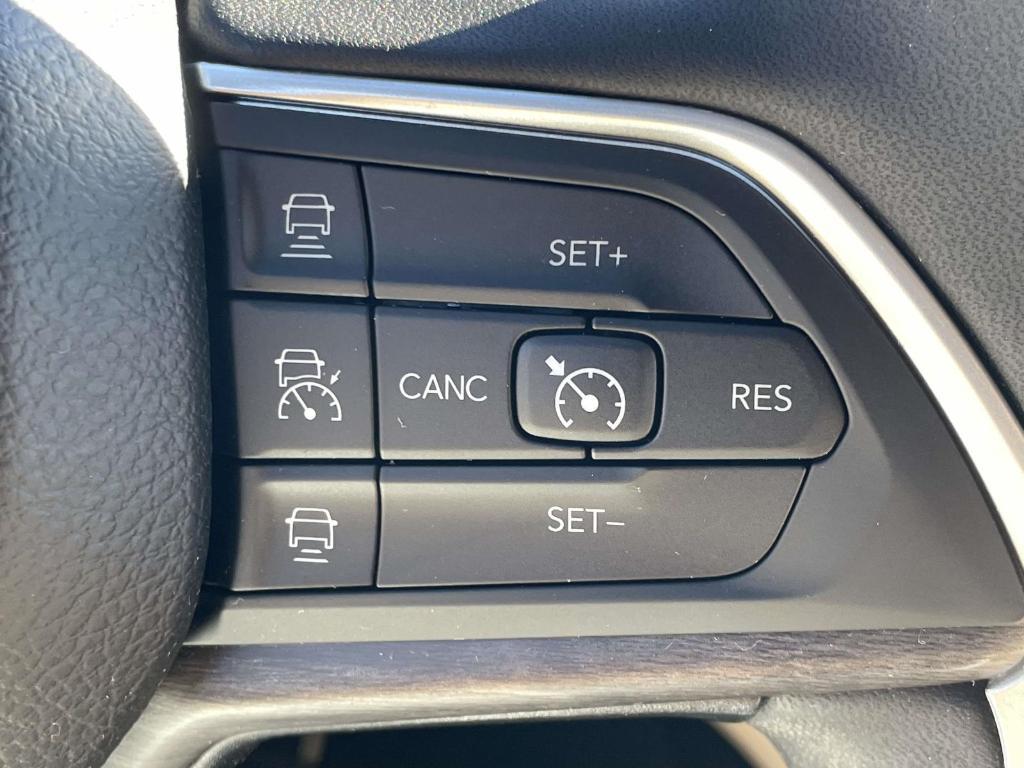 used 2024 Jeep Grand Cherokee car, priced at $33,250