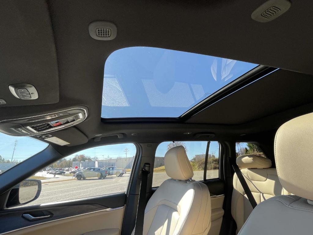 used 2024 Jeep Grand Cherokee car, priced at $33,250