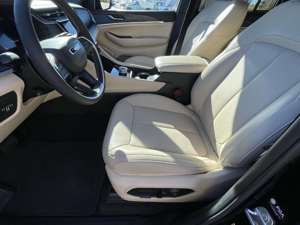 used 2024 Jeep Grand Cherokee car, priced at $33,250