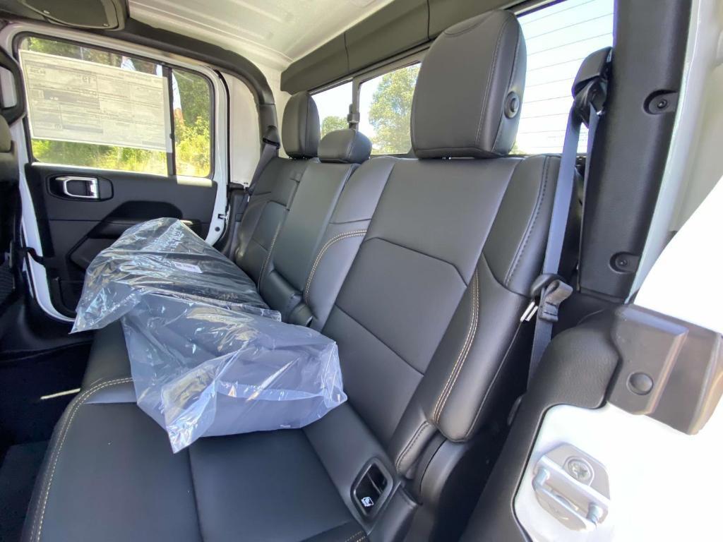 new 2025 Jeep Gladiator car, priced at $39,386