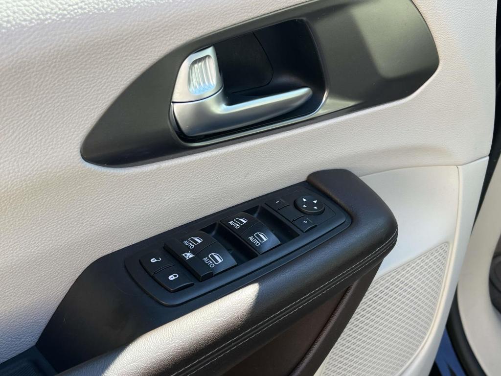 used 2017 Chrysler Pacifica car, priced at $10,995