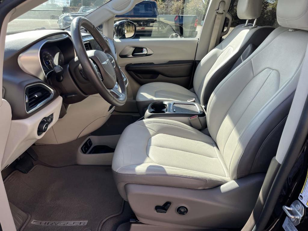 used 2017 Chrysler Pacifica car, priced at $10,995
