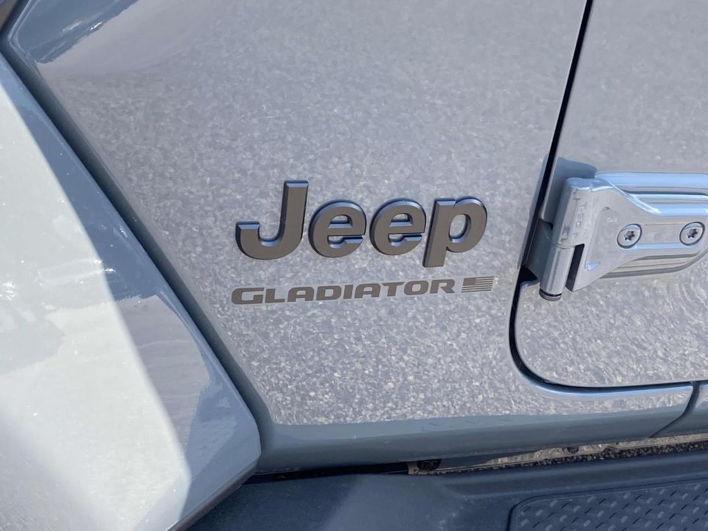 new 2025 Jeep Gladiator car, priced at $44,922