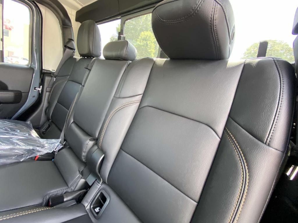 new 2025 Jeep Gladiator car, priced at $40,110