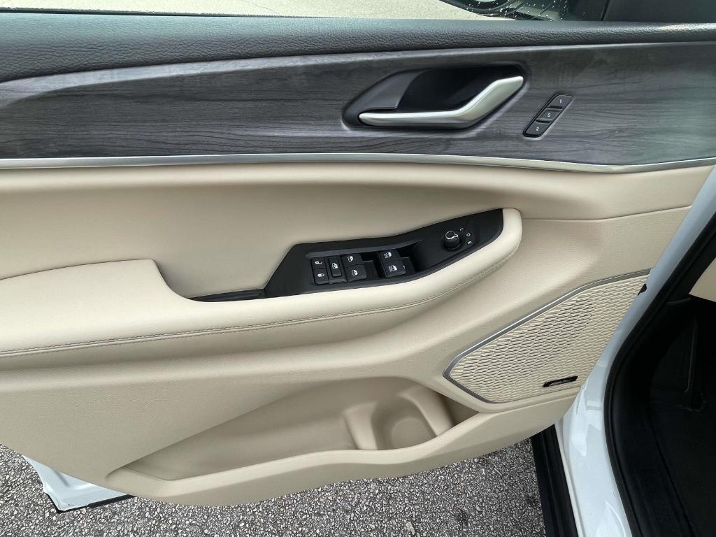 used 2024 Jeep Grand Cherokee L car, priced at $32,995