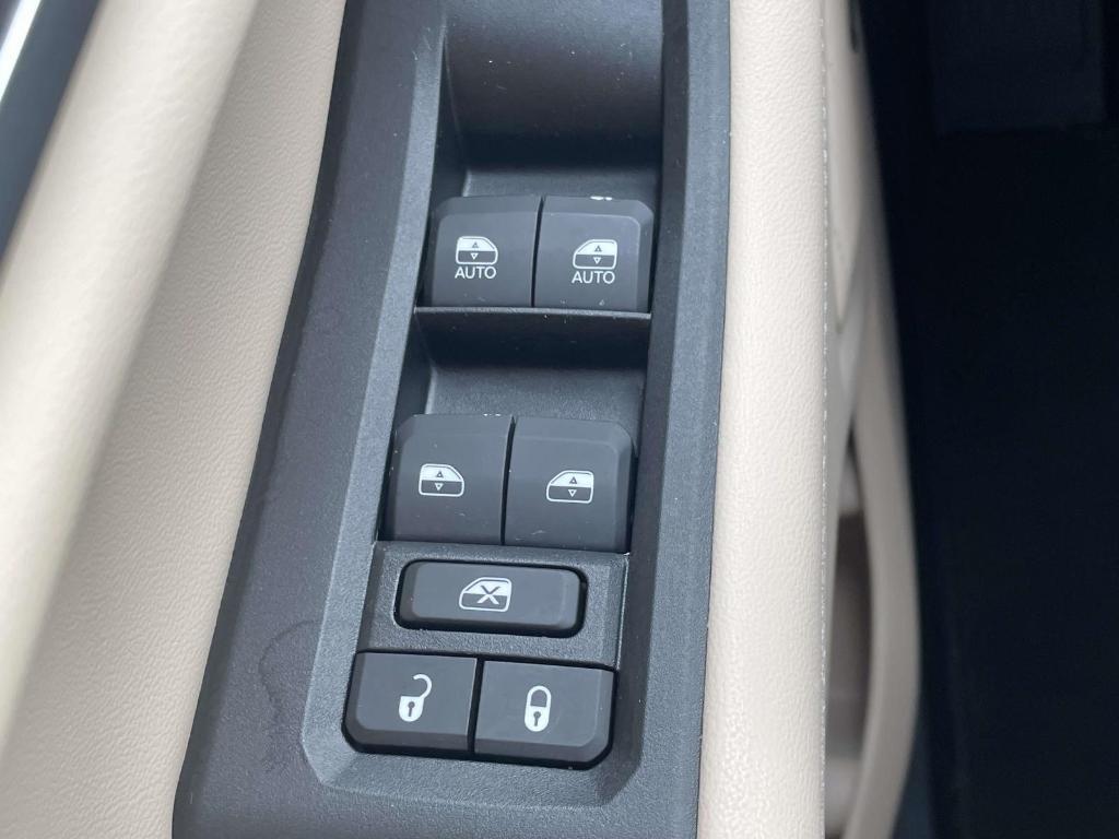 used 2024 Jeep Grand Cherokee L car, priced at $32,995