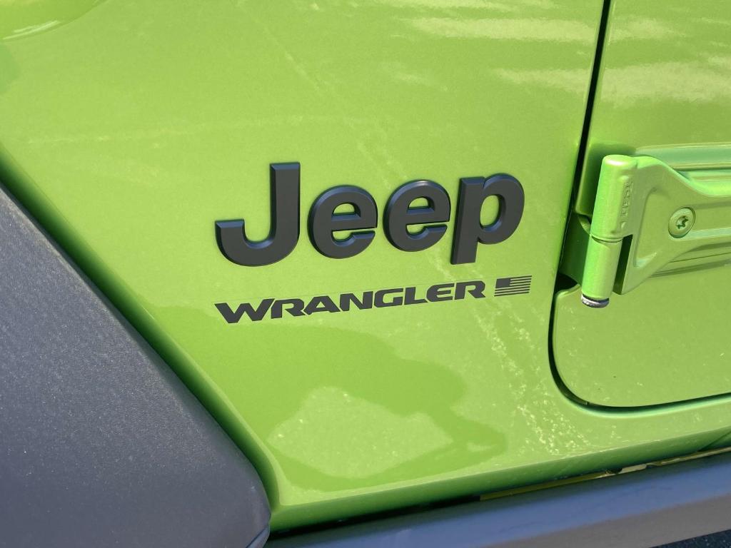 new 2025 Jeep Wrangler car, priced at $45,046