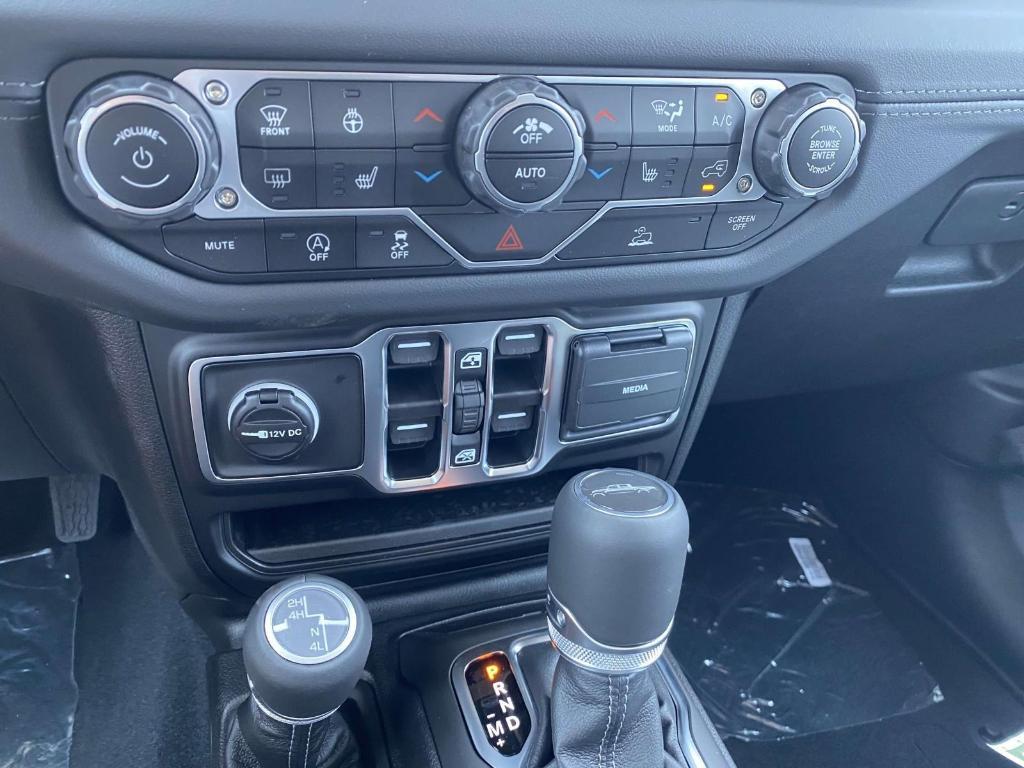 new 2025 Jeep Gladiator car, priced at $44,922