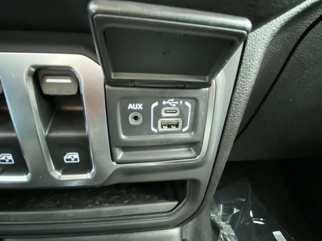 new 2025 Jeep Wrangler car, priced at $31,243