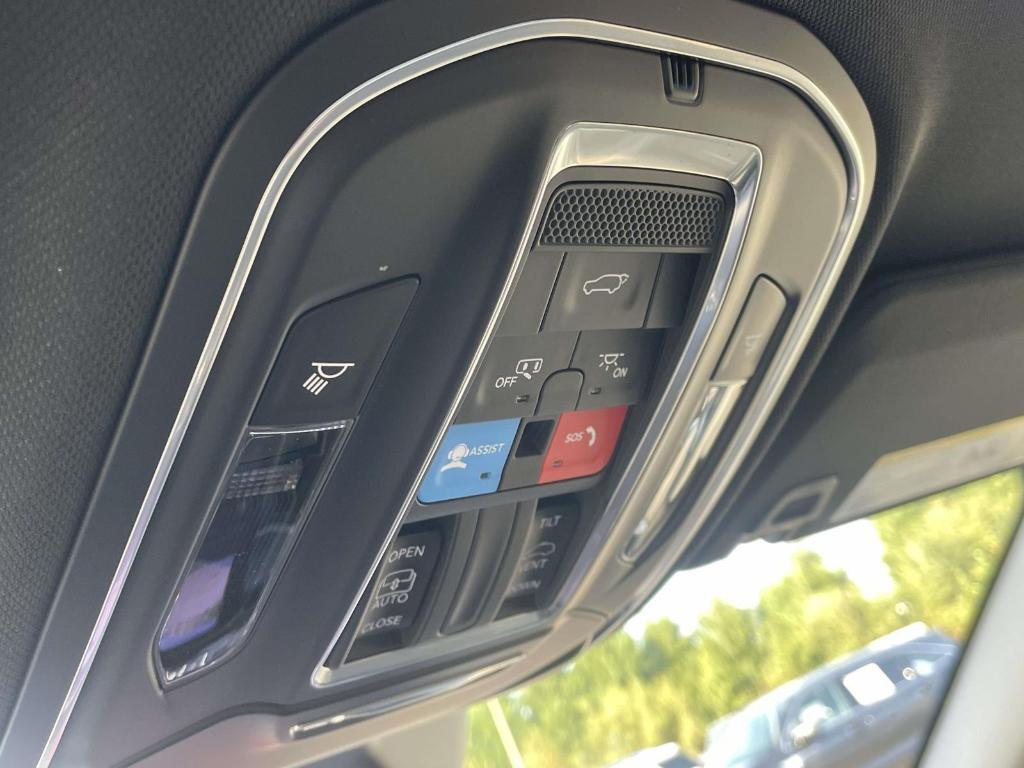 used 2025 Jeep Grand Cherokee car, priced at $37,806