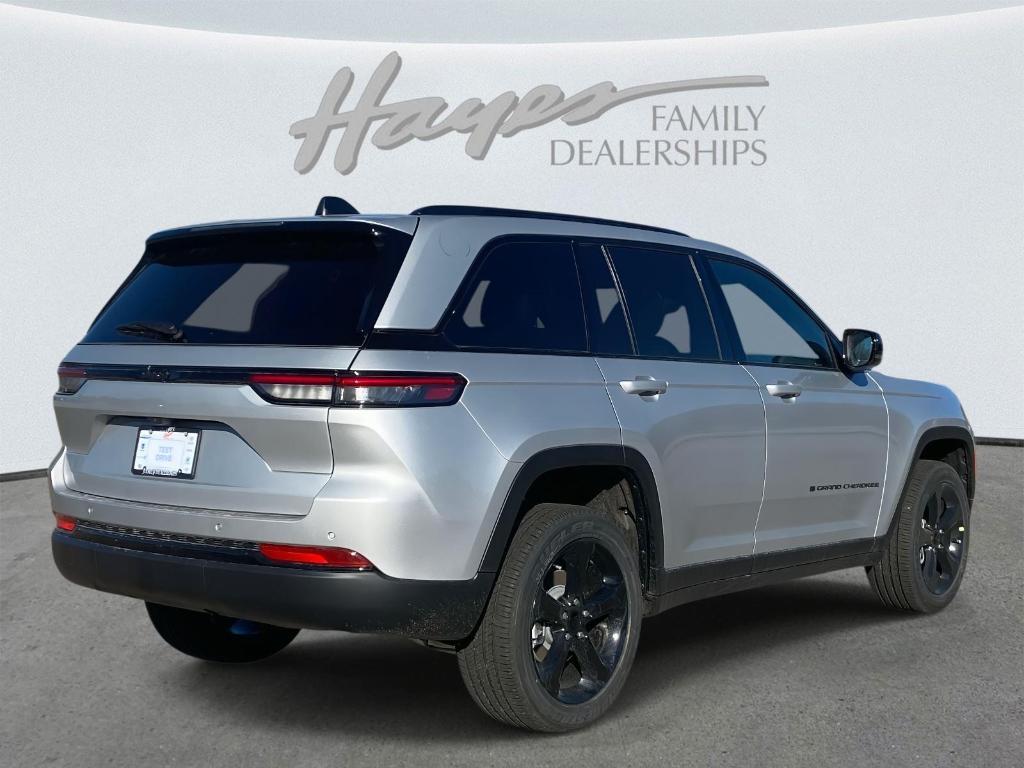 new 2025 Jeep Grand Cherokee car, priced at $38,829
