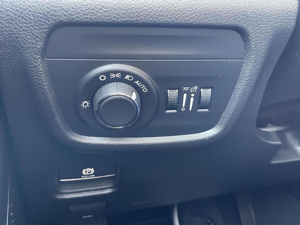used 2025 Jeep Grand Cherokee car, priced at $37,806