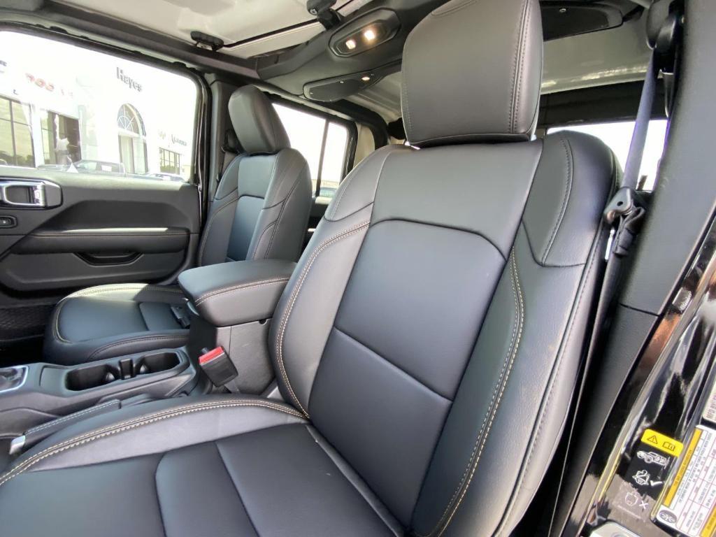 new 2025 Jeep Gladiator car, priced at $45,110