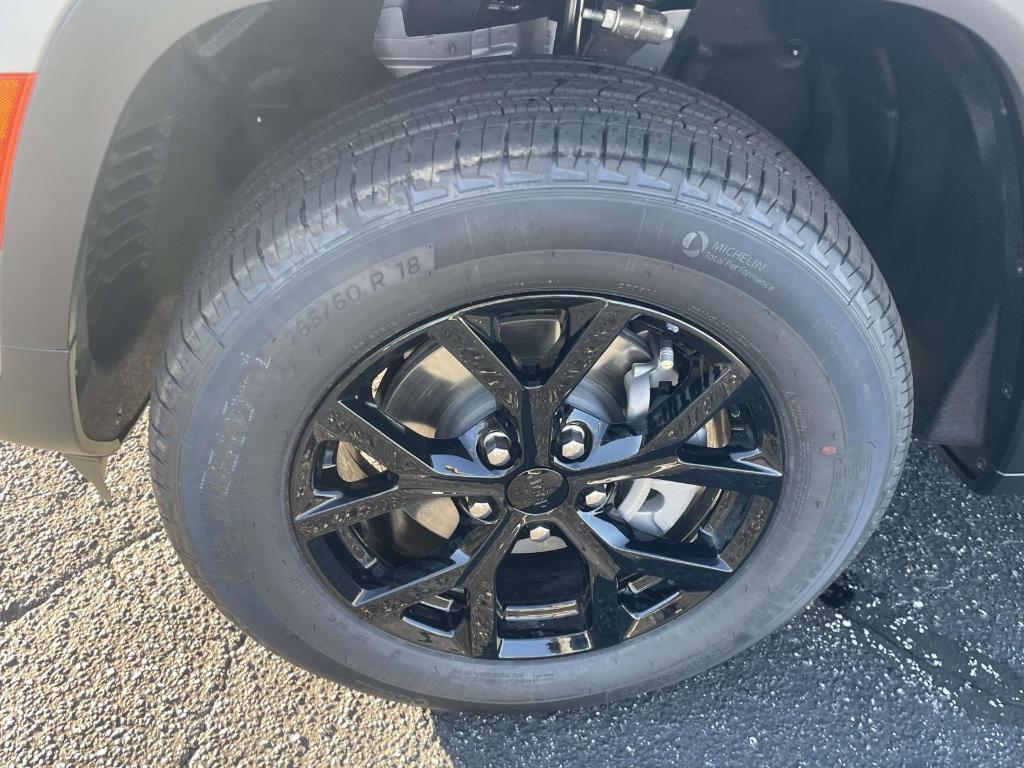 new 2025 Jeep Grand Cherokee car, priced at $43,623