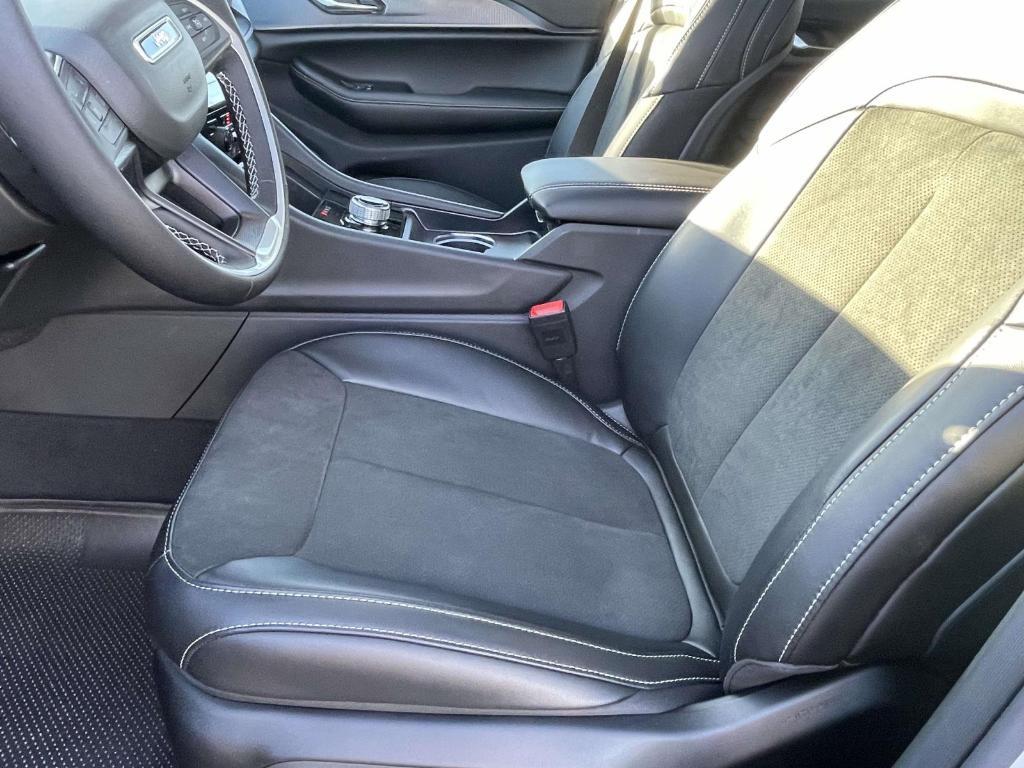 new 2025 Jeep Grand Cherokee car, priced at $43,623