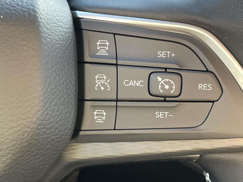 new 2025 Jeep Grand Cherokee car, priced at $43,623