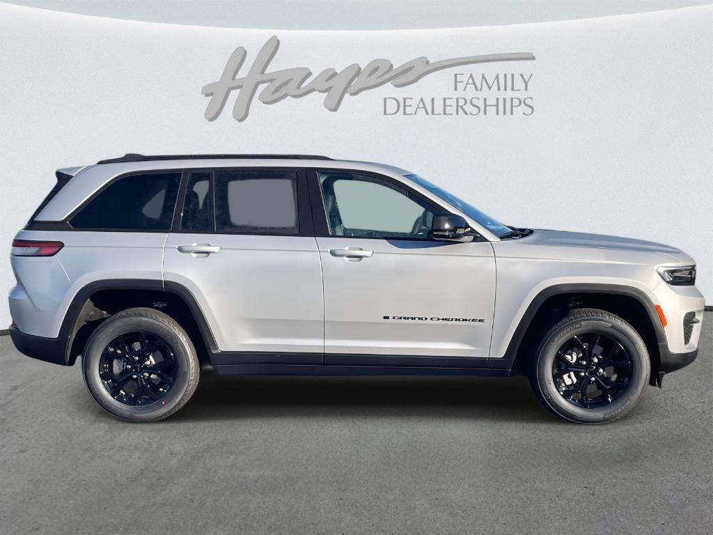 new 2025 Jeep Grand Cherokee car, priced at $43,623