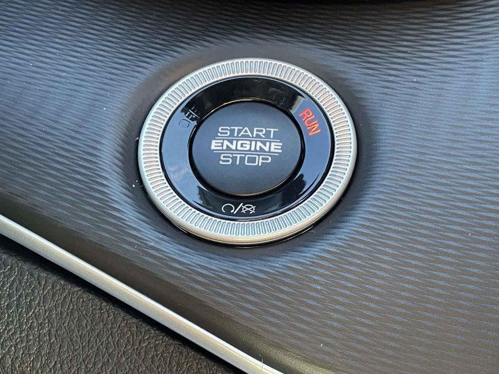 new 2025 Jeep Grand Cherokee car, priced at $43,623