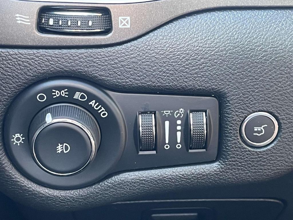 used 2022 Jeep Cherokee car, priced at $26,495