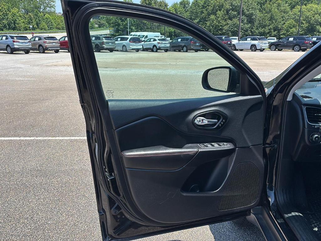 used 2022 Jeep Cherokee car, priced at $27,995