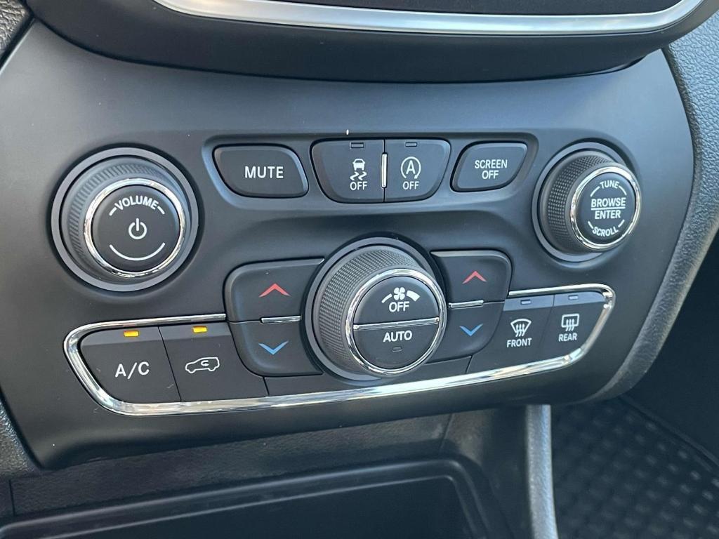 used 2022 Jeep Cherokee car, priced at $26,495