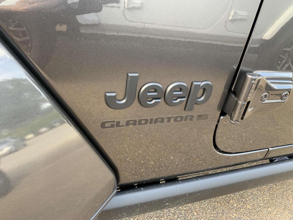 new 2024 Jeep Gladiator car, priced at $43,123